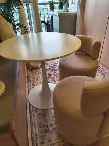 Mesa de laca redonda 80cm diâmetro um ano de uso, sem avarias