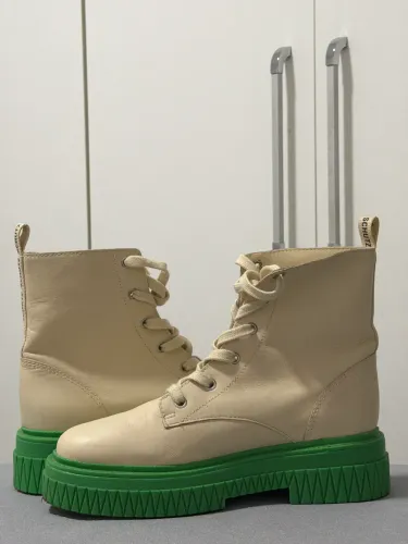 Desapego/ BOTA
