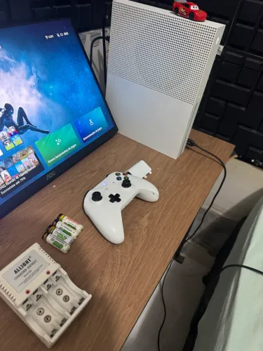 VENDO XBOX ONE S BRANCO DE 1 TERA
