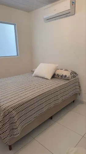 CAMA DE CASAL POUCO USADA
