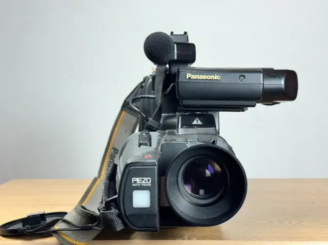 Filmadora Panasonic M1000 VHS Vintage - Relíquia - Para Coleção ou Conserto