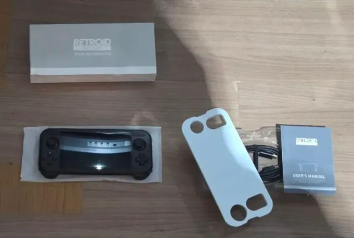 Retroid Pocket 4 Pro + Grip + Case para transporte