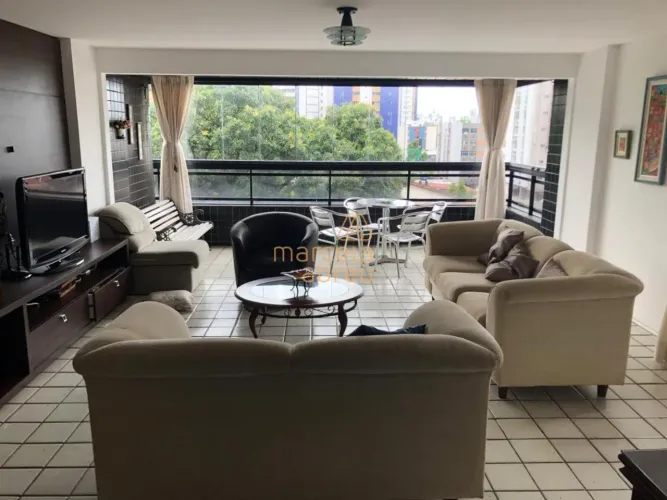 Vende-se apartamento de 187m² no Bairro do Parnamirim