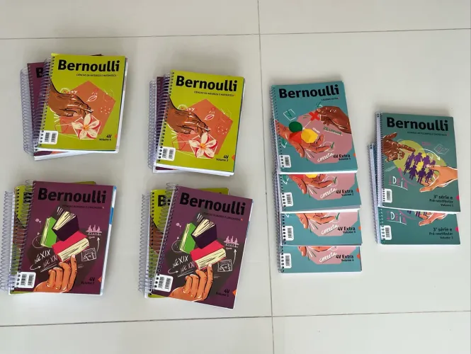 Modulos Usado Terceira Série e Pré Vestibular Bernoulli 4V