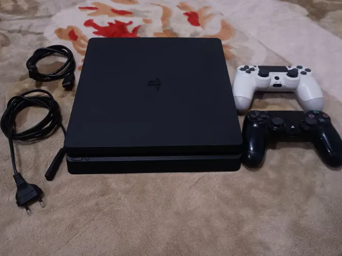 Playstation 4 Slim 