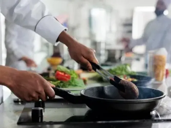 Contrata-se auxiliar de cozinha