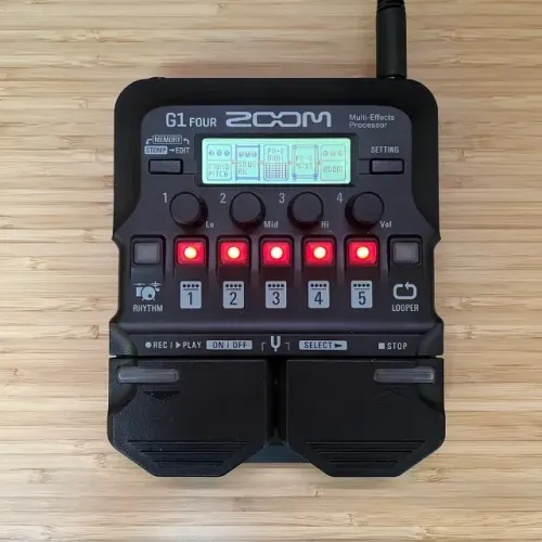 PEDALEIRA ZOOM G1 FOUR + FONTE