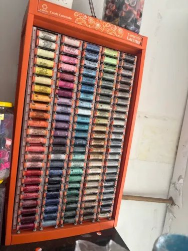 Expositor de linhas corrente laranja 