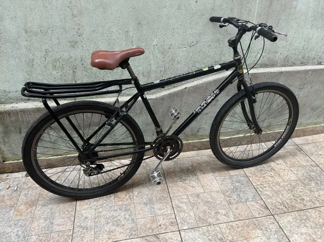Bicicleta aro 26, freios bons, pneu bons, bancos bons.