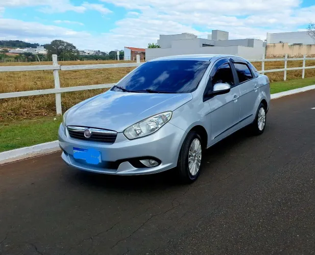 Fiat Grand Siena Essence 1.6 Flex 16V 2014
