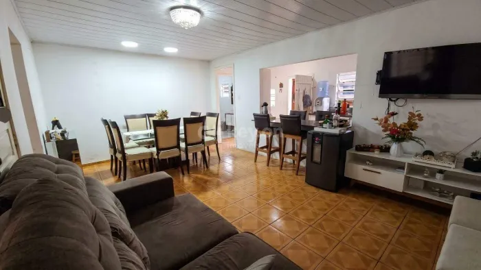 Casa Residencial à venda em Tubarão (Bairro Passagem) com 3 quartos, espaço gourmet e 1 va