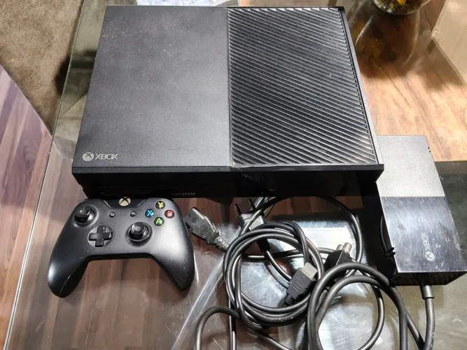 XBOX ONE COM 1 CONTROLE