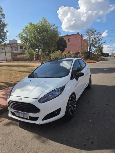 Ford Fiesta 1.6 16V Flex Aut. 5P 2016
