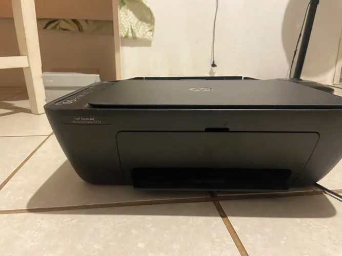 Impressora semi-nova  HP DeskJet Ink Advantage 2774. 