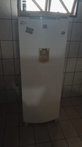 Vende-se geladeira