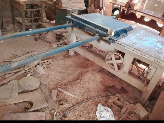 Vendo serra circular esquadrejadeira.