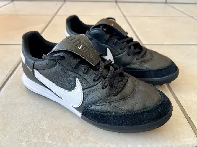 Nike Premier 3 TF Society, tamanho 40, praticamente nova.