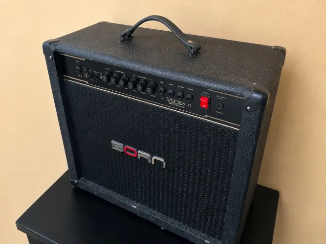 Amplificador Vorax 2100 100w Borne com 2 alto falantes