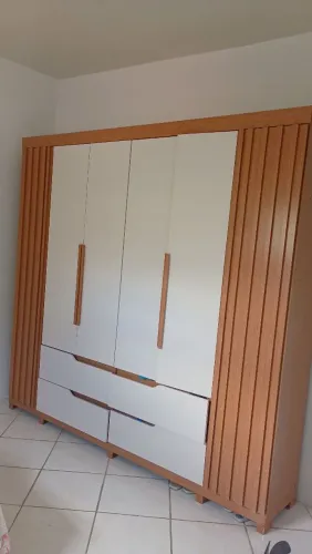 Guarda roupa semi novo