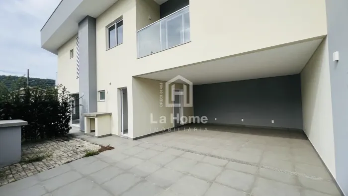 Casa com 3 suítes e 4 vagas de garagem à venda em Gaspar, Bairro Bela Vista