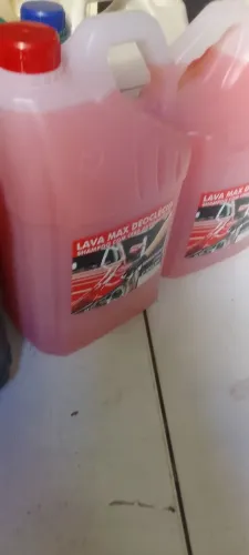 Shampoo com cera carnaúba pra o seu veículo 