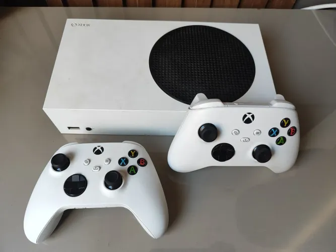 Xbox series s - 2 controles - branco - 500gb