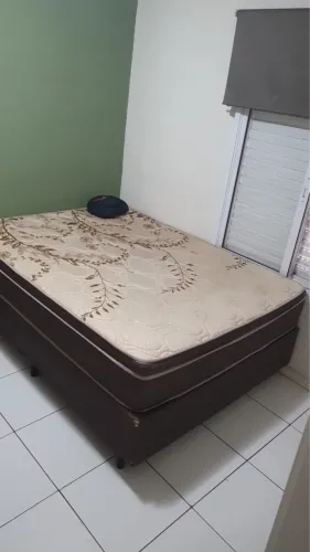 Cama box casal (tamanho normal) 