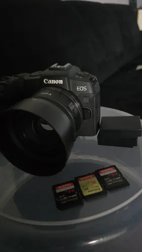 Camera Canon Rp + lente 50mm rf