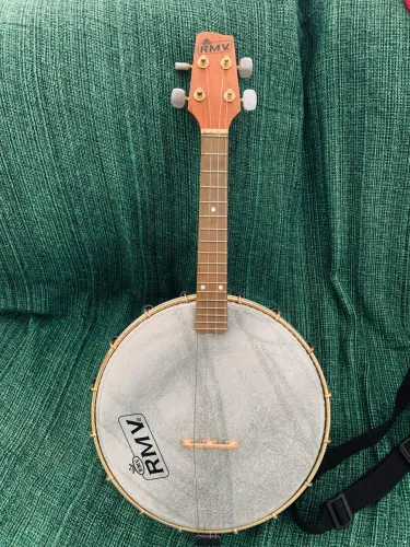 banjo de 4 cordas da marca RMV Relíquia