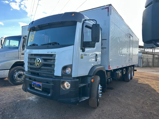 VW 24-250 ano:2009 conservado 2* Dono Bau de 8.5mt