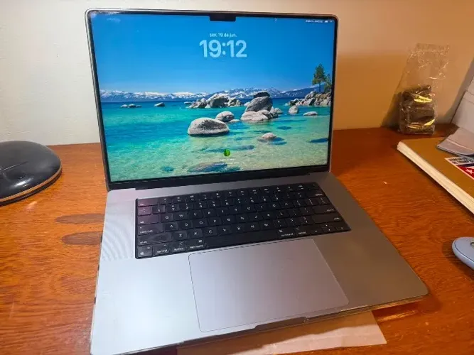 MacBook Pro M2 16 polegadas - 512 SSD