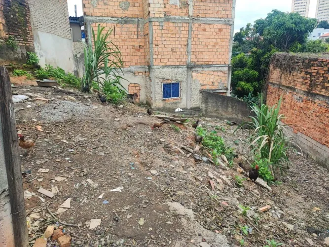 Lote 300m² á venda no Carlos Prates