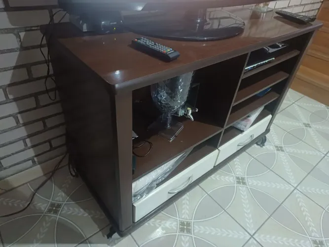 Rack madeira de sala 