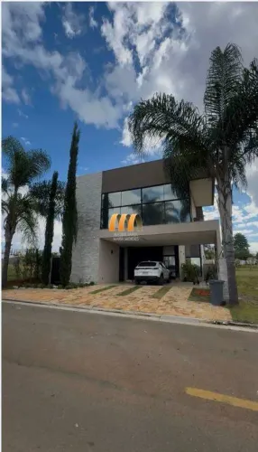 Casa em condomínio com 4 suítes, piscina e segurança 24h em Anápolis