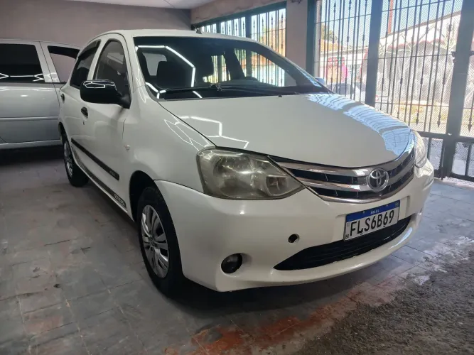 Toyota Etios X 1.3 Flex 16V 5P Mec. 2013