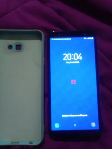 Celular J4