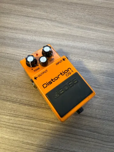 Pedal boss distortion ds-1