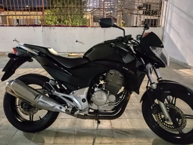 Cb300r . Segundo dono. Ótimo estado