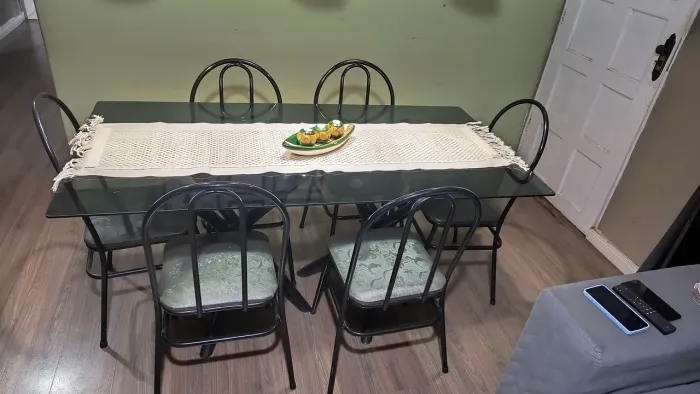 Mesa de jantar 6 cadeiras 