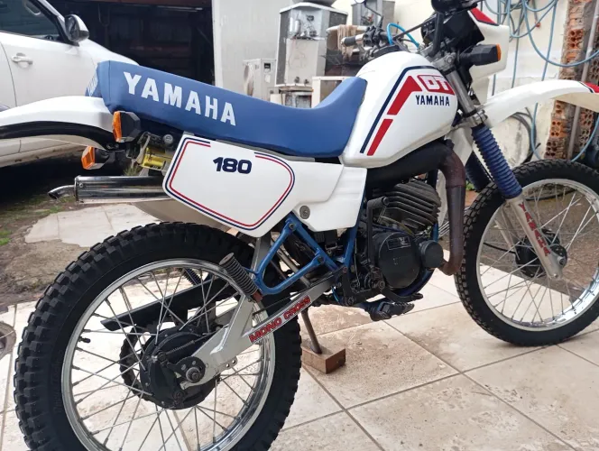 DT 180z lindo exemplar.