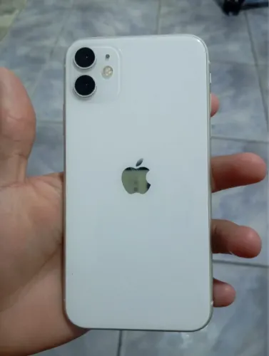 iPhone 11normal 64 gb sem novo