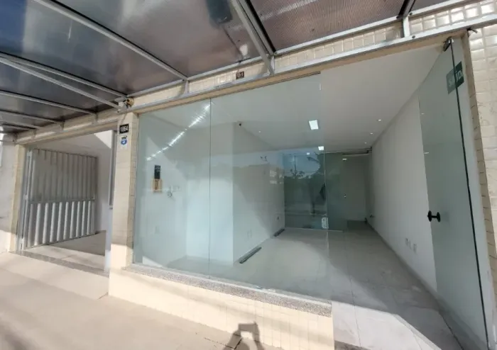 LOCAÇÃO | Sala Comercial em Galeria com Estacionamento Privativo - Bairro Coroa do Meio