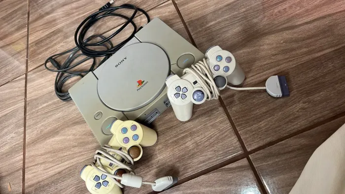 PlayStation 1 + Nintendo Original - Kit de Videogames