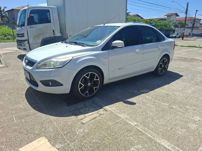 Ford Focus Sedan 1.6/1.6 Flex 8v/16v 4P Mec. 2013