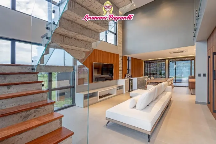 Reserva da Pedra - Casa Alto Padrão no Condomínio Fechado Reserva da Pedra, Mobiliada, Ped