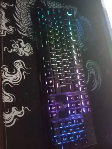 Teclado gamer RGB com fio colorido 100%