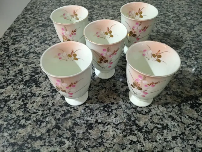 Pratos e xícaras