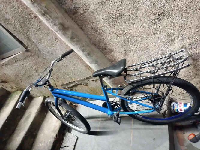 Vende-se esse bike top só pegar e anda só tar só com o pneu careca 