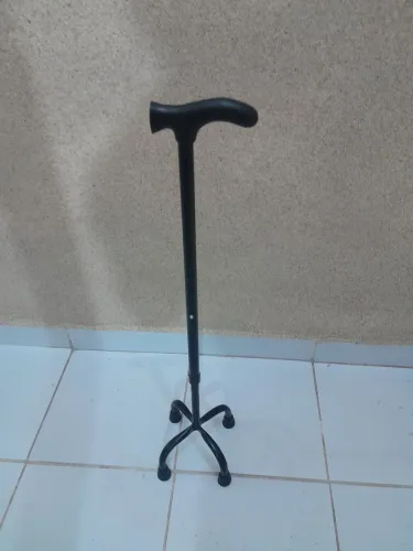 Cadeira de rodas/ BENGALA EM 05X NO CARTÃO.