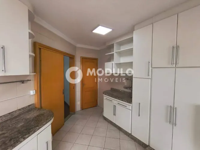 Cobertura disponível para locação no bairro Osvaldo Rezende.